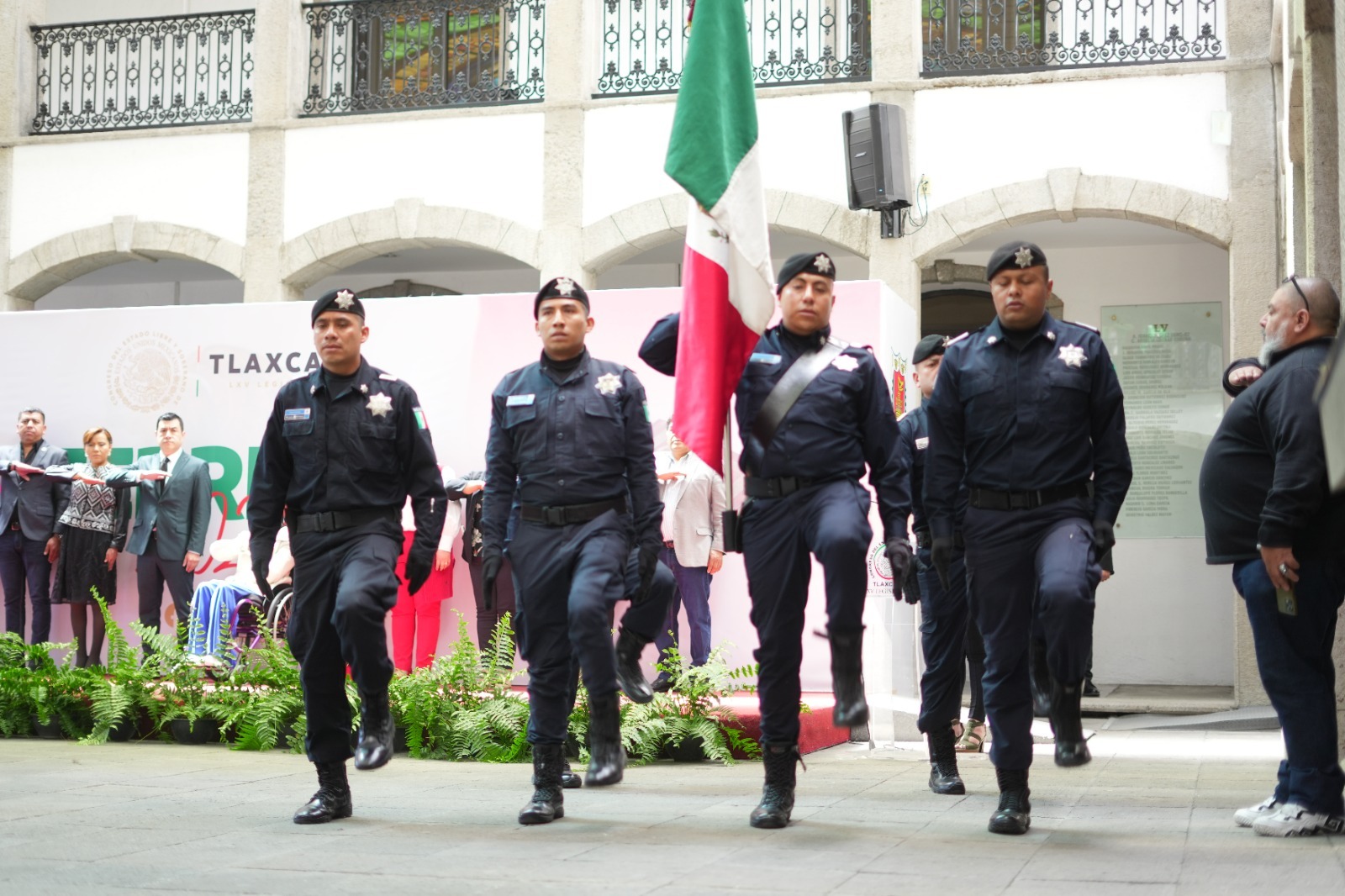 Conmemora Congreso el Día de la Bandera